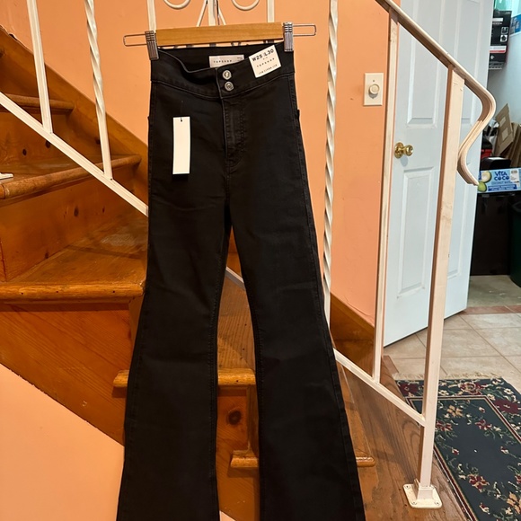 Topshop Joni flare jeans in washed black - Picture 2 of 9